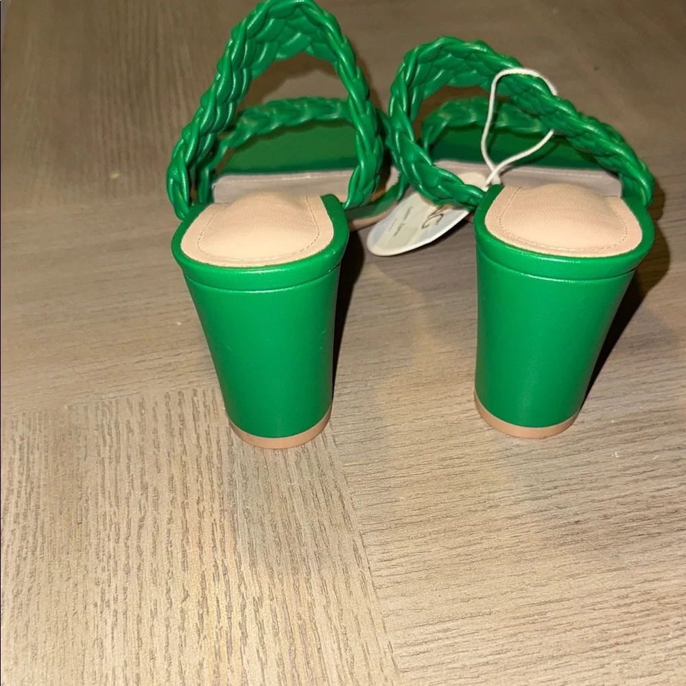 Elegant Green Braided Women's Sandals - Picture 6 of 6